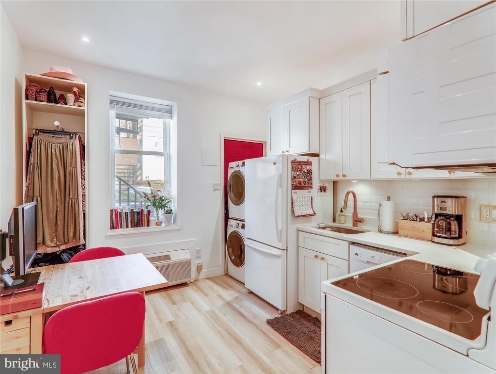 202 F Street Ne - Photo 5
