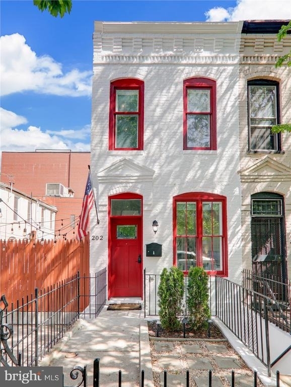 202 F Street Ne - Photo 0