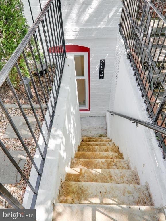 202 F Street Ne - Photo 3