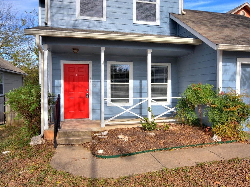 917 E 3rd St - Photo 1
