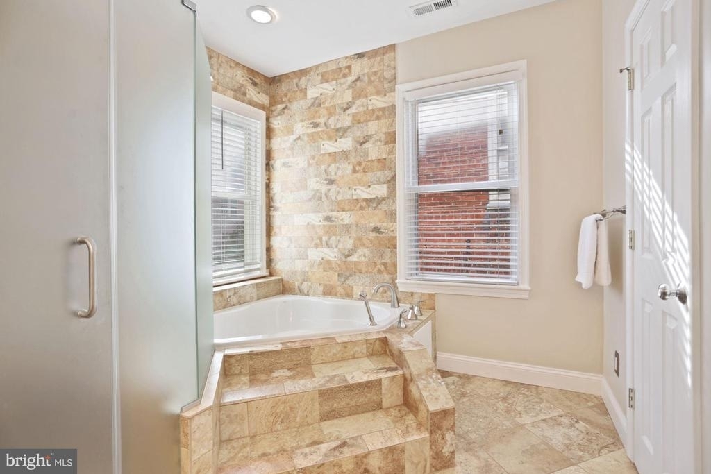 215 T Street Ne - Photo 15