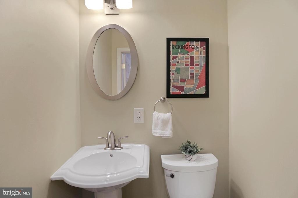 215 T Street Ne - Photo 11