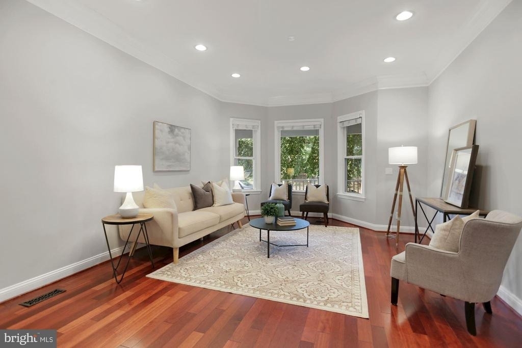 215 T Street Ne - Photo 4