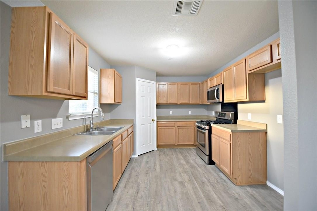 802 Rubles Ct - Photo 8