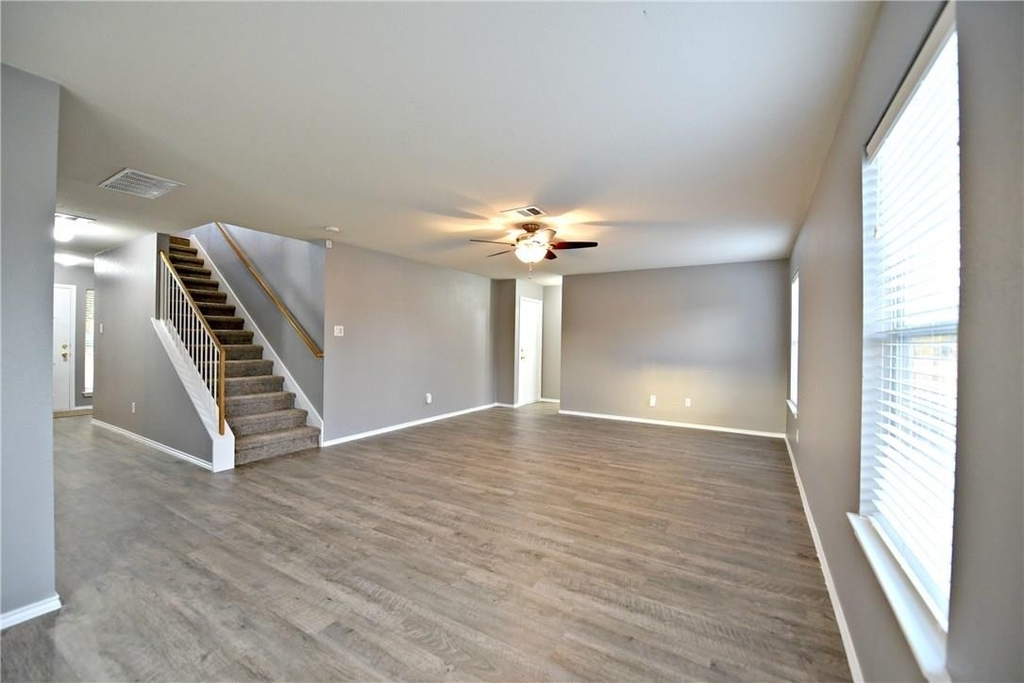 802 Rubles Ct - Photo 3