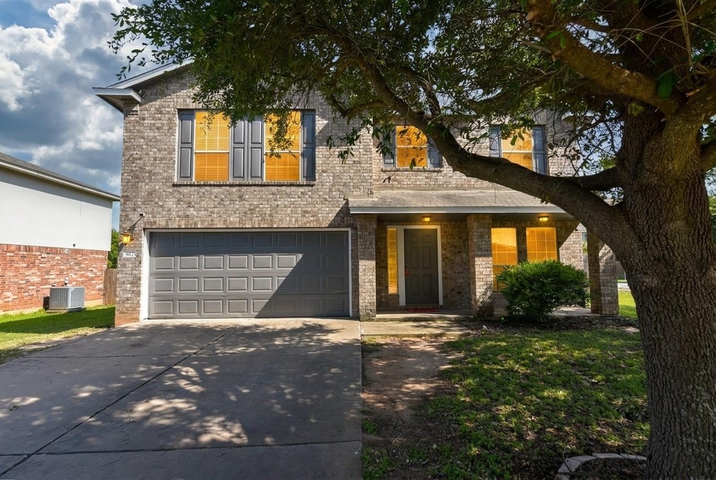 802 Rubles Ct - Photo 0