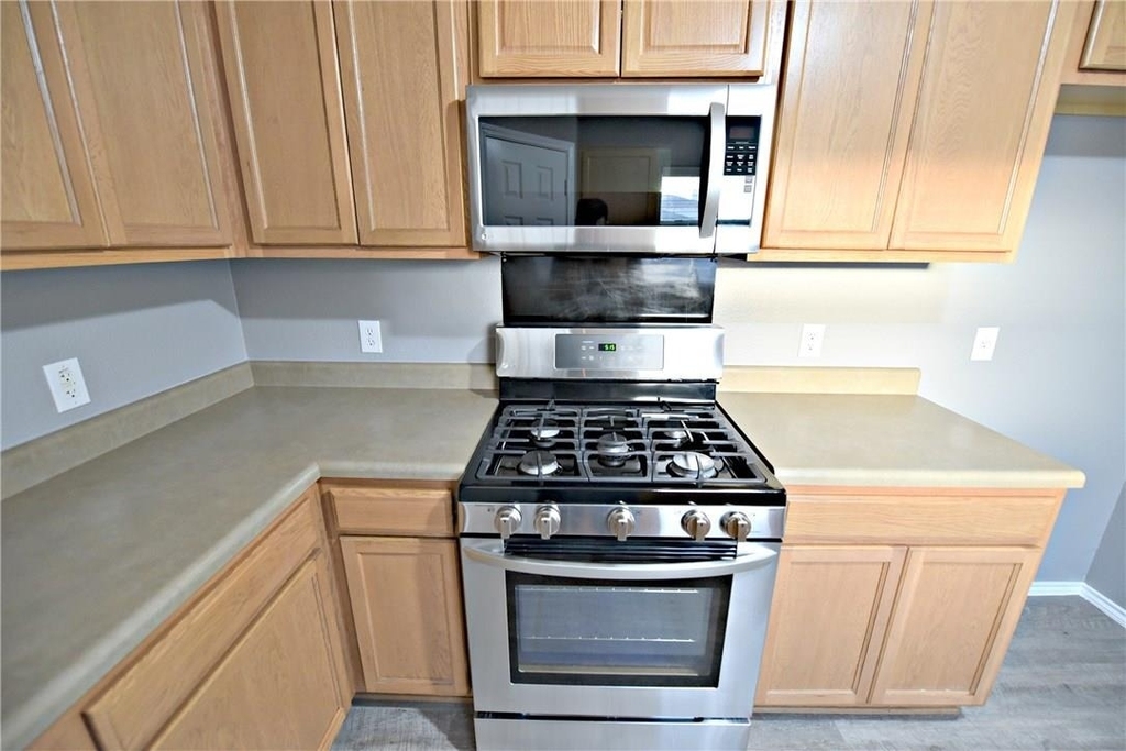 802 Rubles Ct - Photo 9