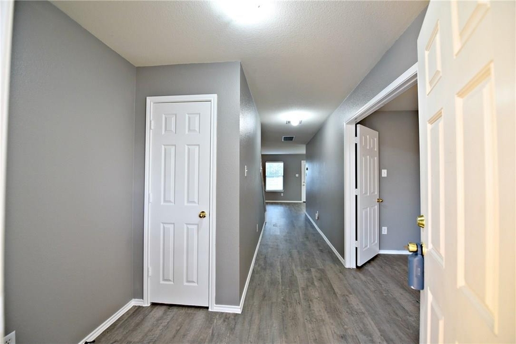 802 Rubles Ct - Photo 2