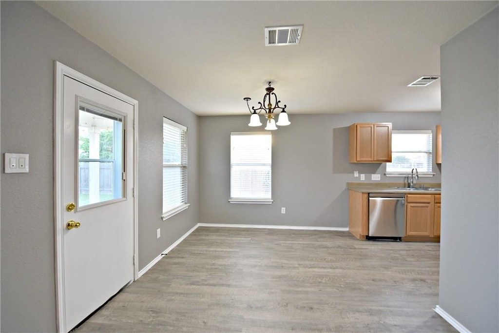 802 Rubles Ct - Photo 7