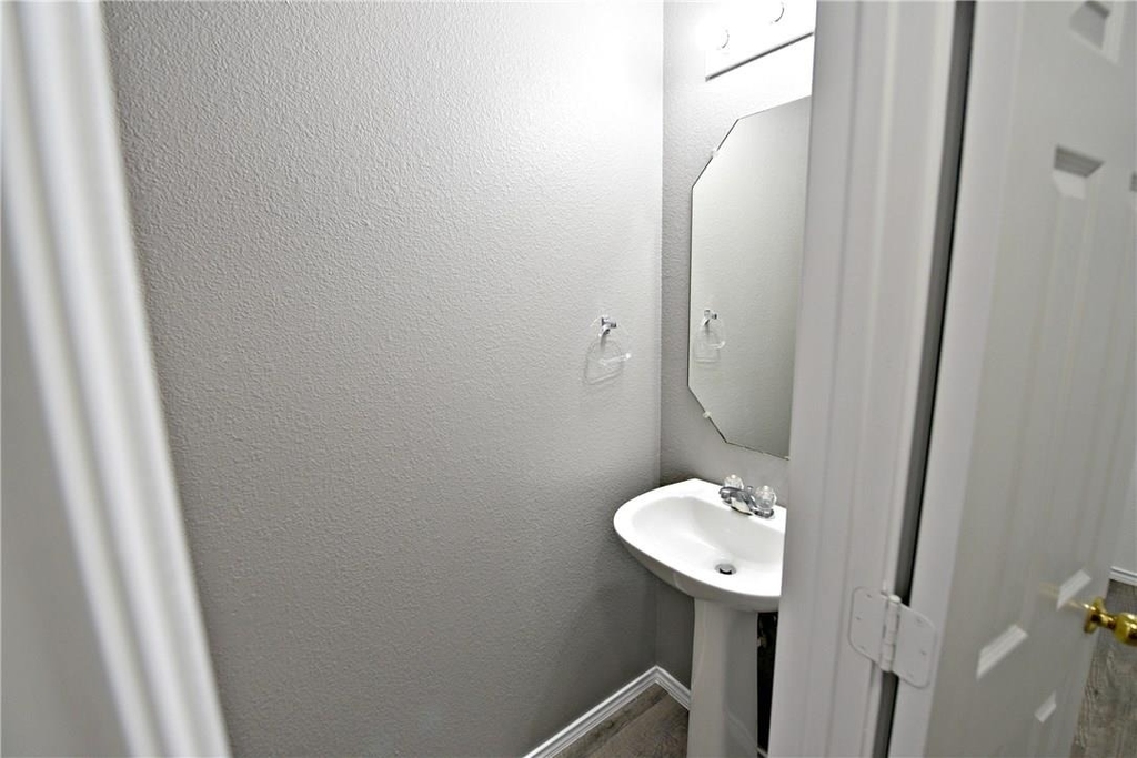 802 Rubles Ct - Photo 19
