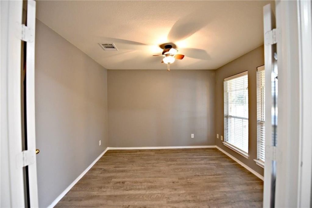 802 Rubles Ct - Photo 4