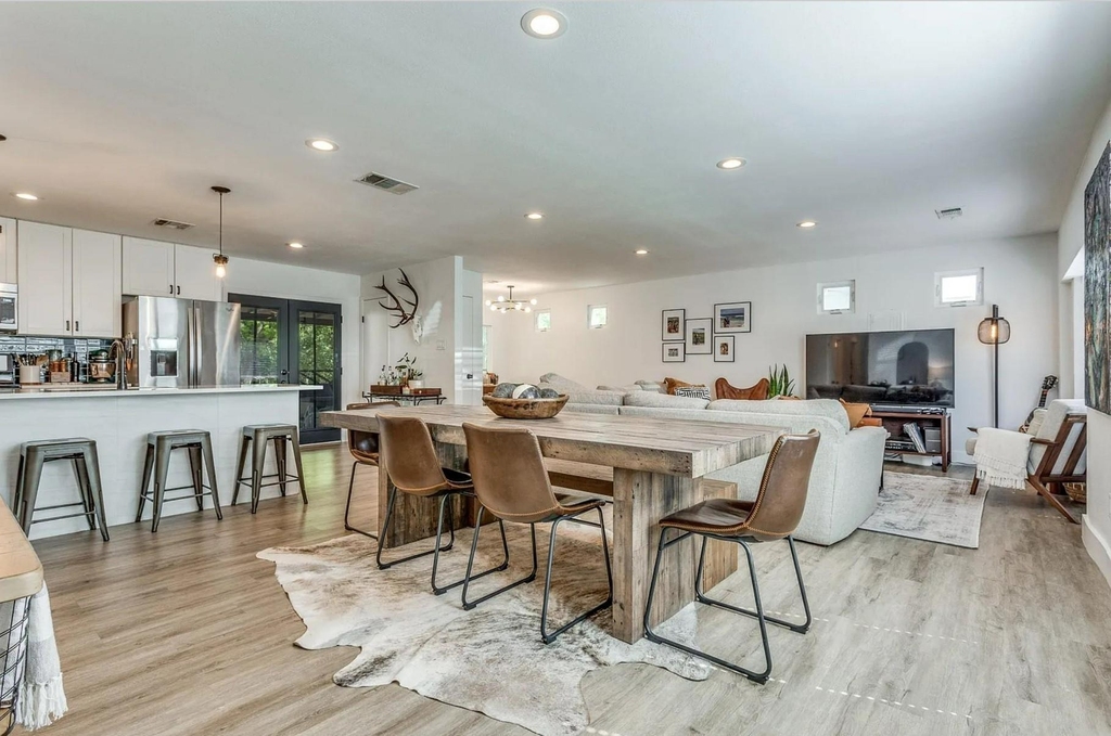 748 Wales Way - Photo 2