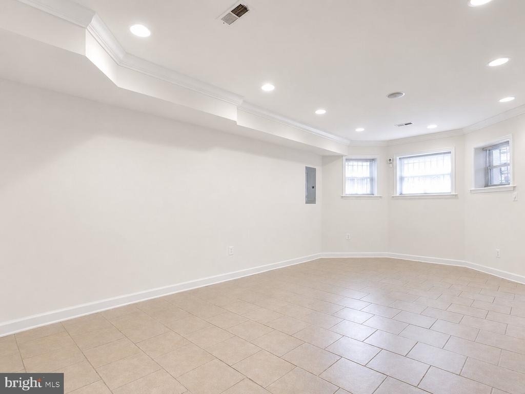 35 Rhode Island Avenue Nw - Photo 2