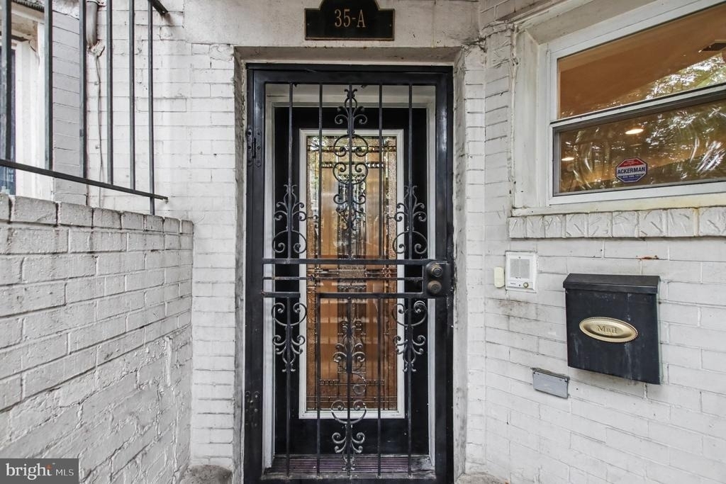 35 Rhode Island Avenue Nw - Photo 2