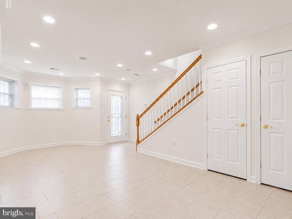 35 Rhode Island Avenue Nw - Photo 1