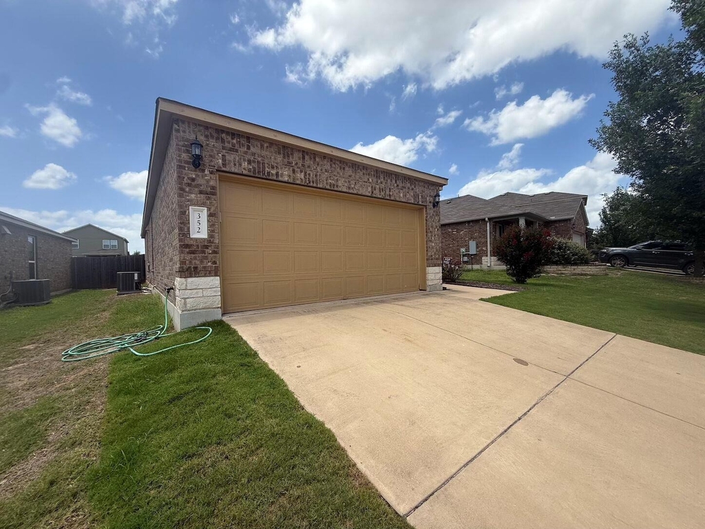 352 Martha Dr - Photo 1