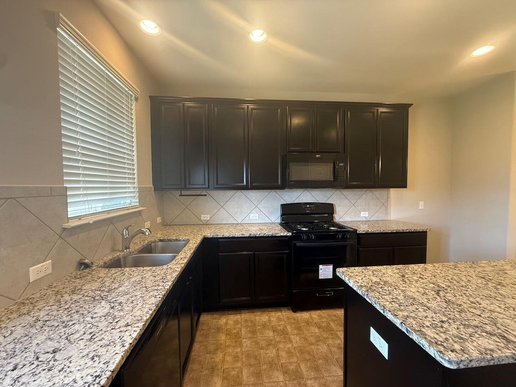 352 Martha Dr - Photo 9