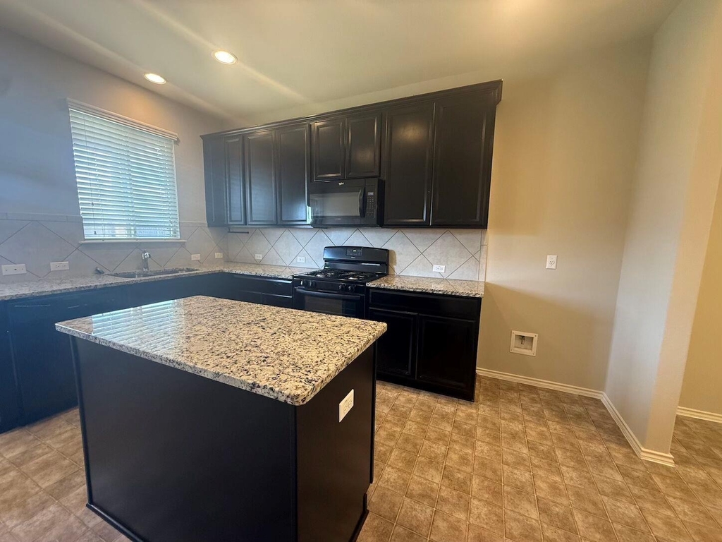 352 Martha Dr - Photo 8