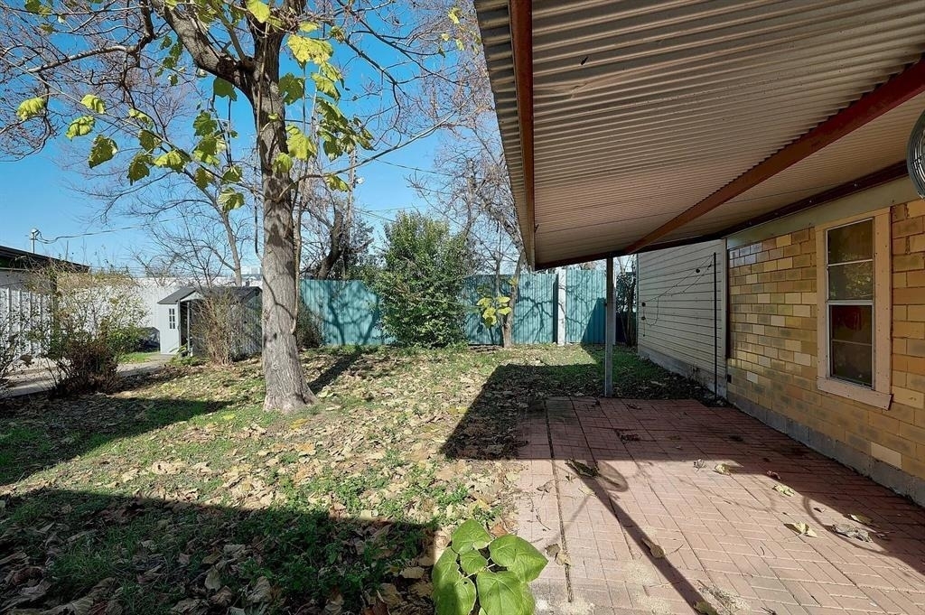 102 E 52nd St - Photo 1