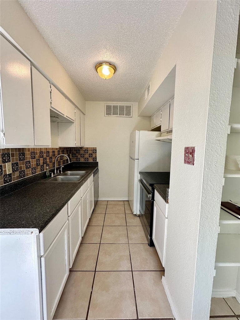 4322 Gillis St - Photo 7
