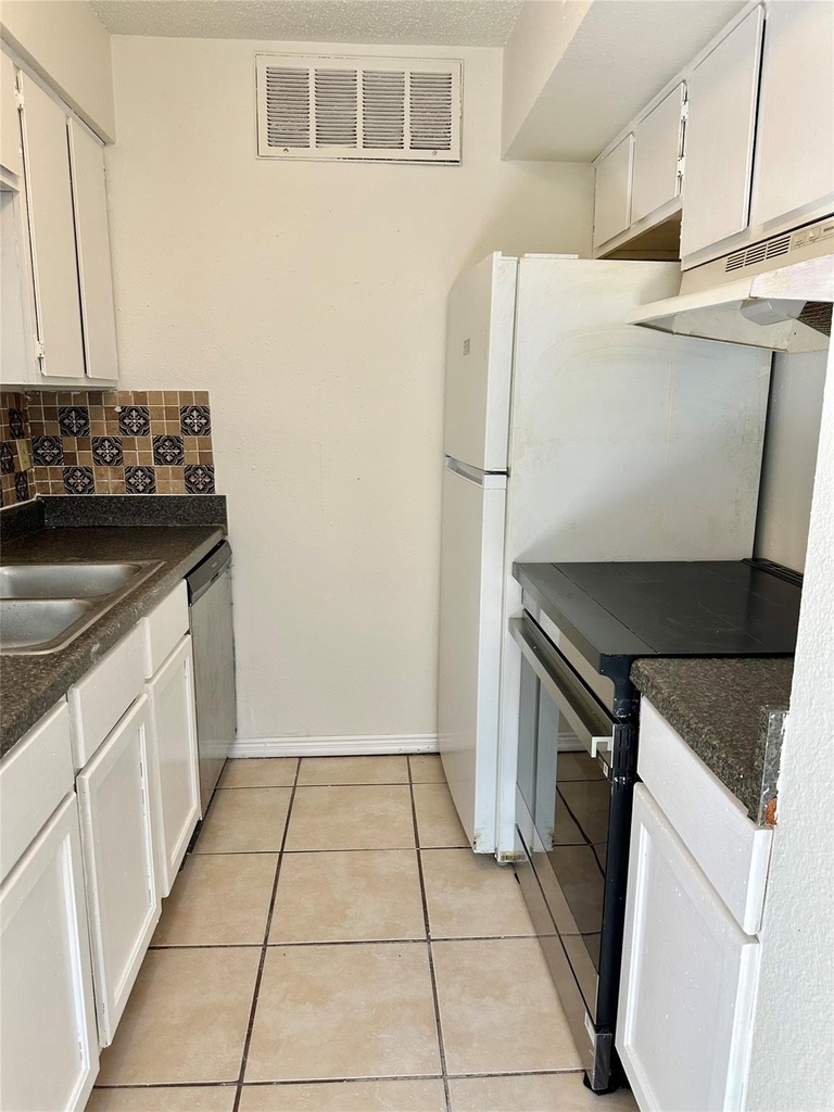 4322 Gillis St - Photo 6
