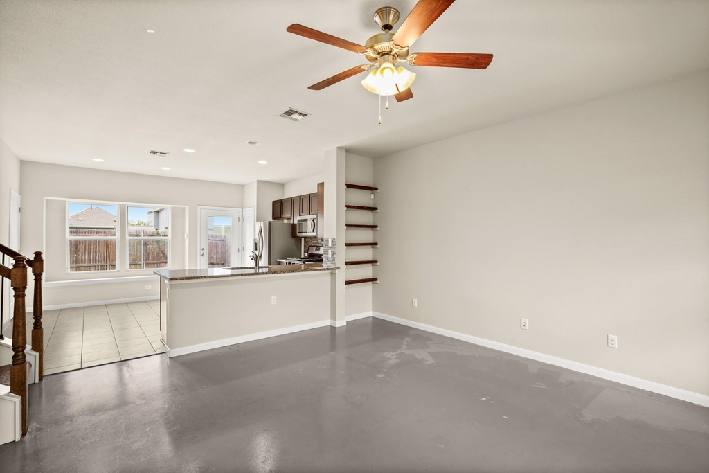 1006 Sand Post Pl - Photo 2