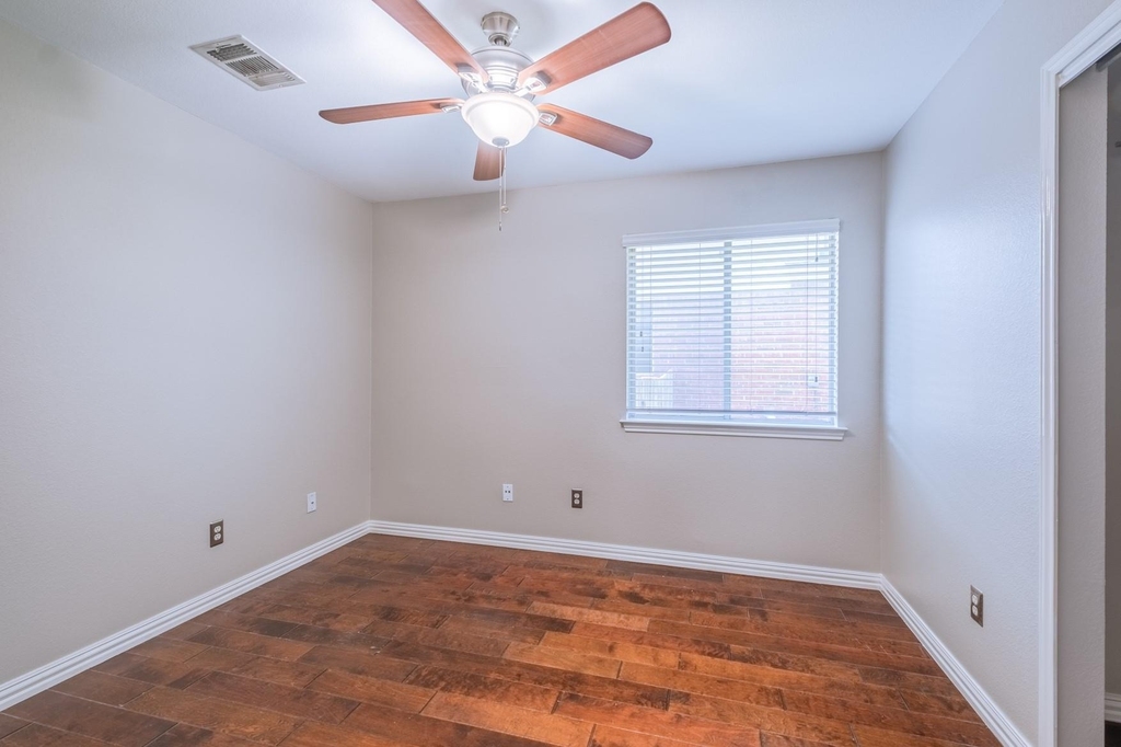 645 Fort Thomas Pl - Photo 18