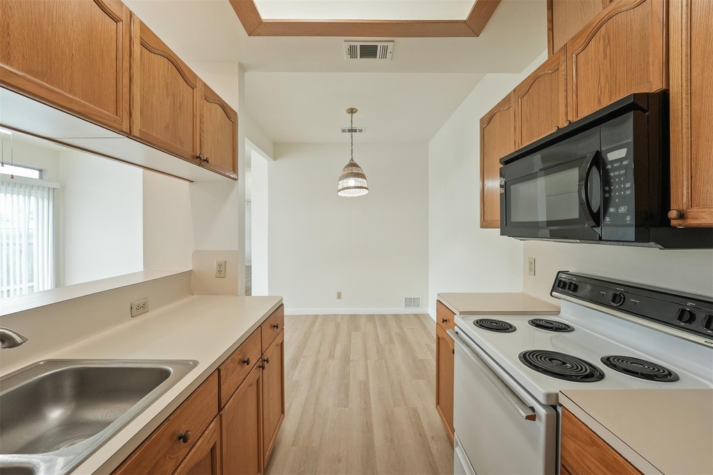 500 Gregory Ct - Photo 8