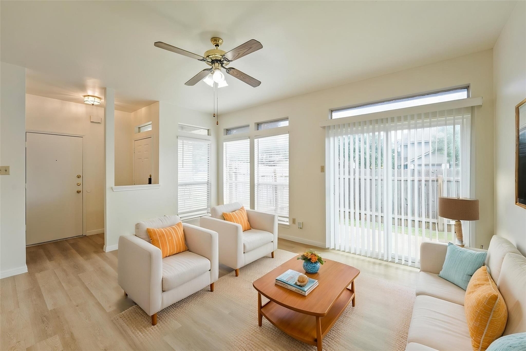 500 Gregory Ct - Photo 3