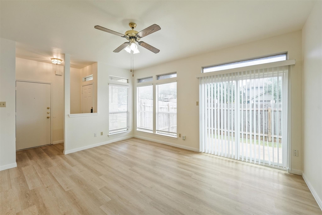 500 Gregory Ct - Photo 4