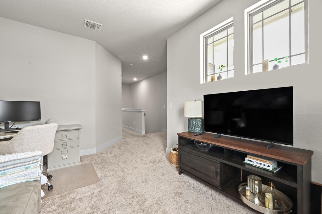 8400 Ausblick Ave - Photo 22