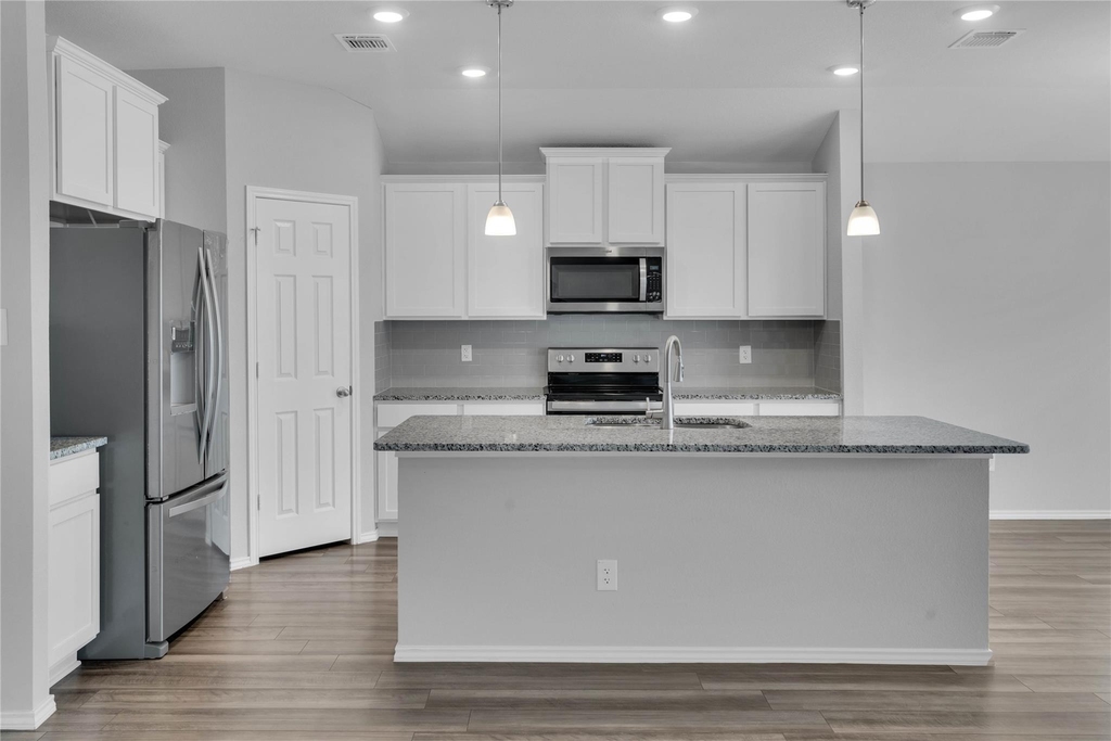 1303 Prospector Trl - Photo 2