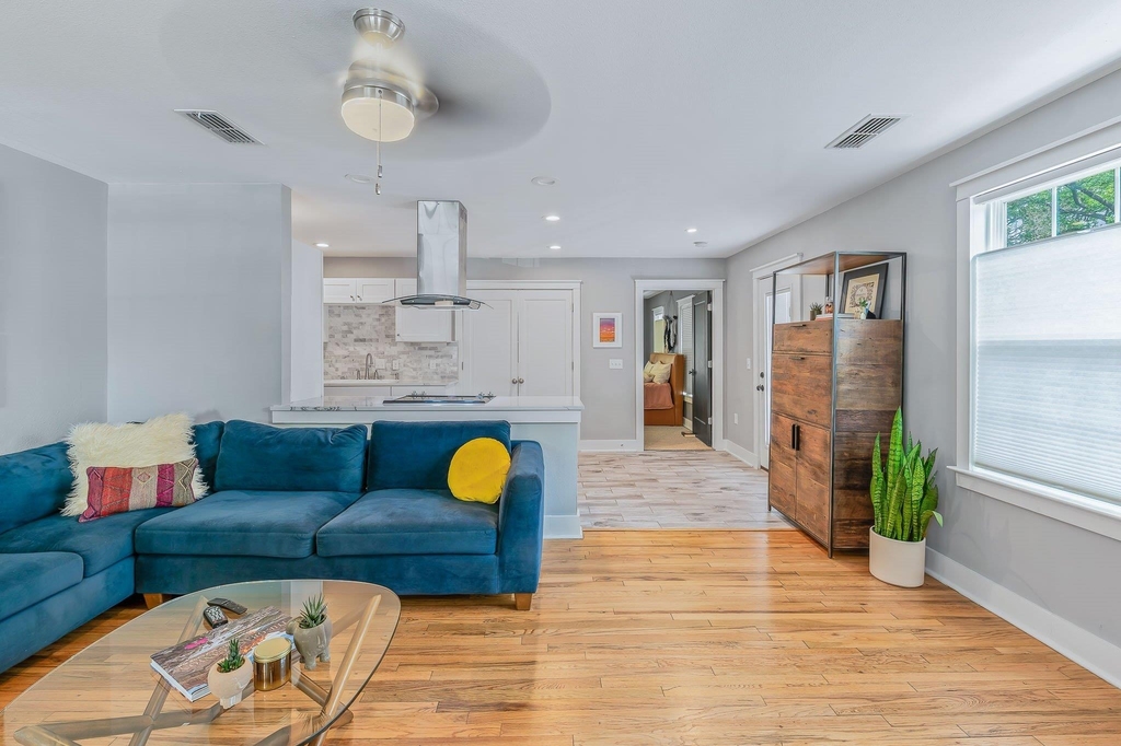 2404 Oak Crest Ave - Photo 4