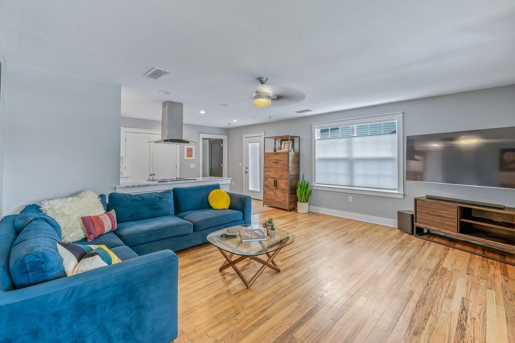 2404 Oak Crest Ave - Photo 3