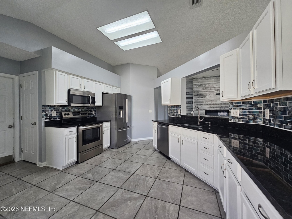 13041 S Staffordshire Drive - Photo 2