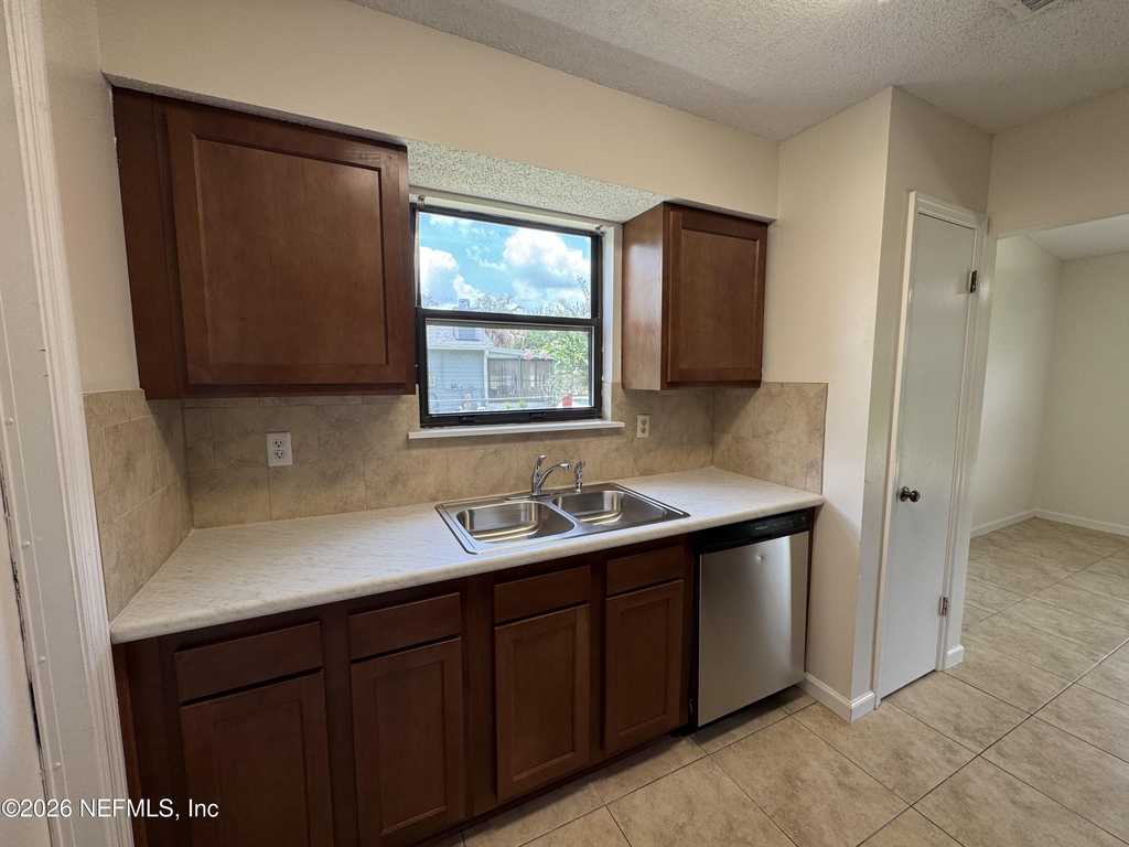 10272 Arrowhead Drive - Photo 5