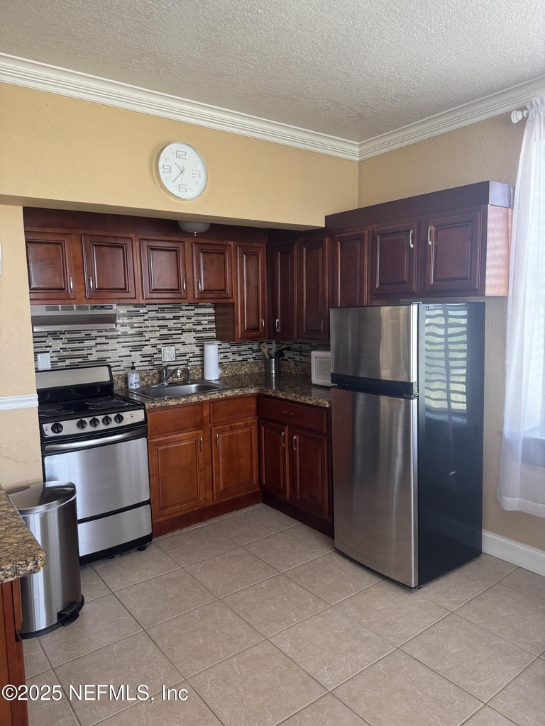 311 W Ashley Street - Photo 2