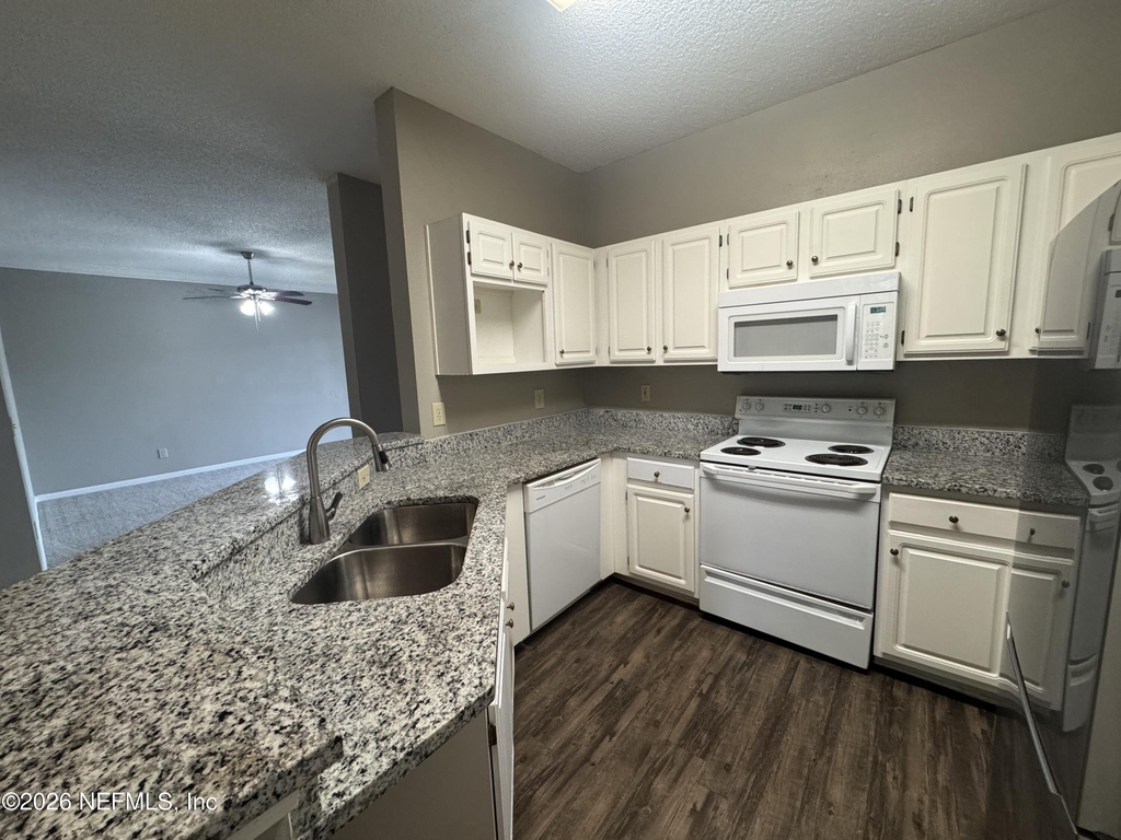 10000 Gate Parkway - Photo 3