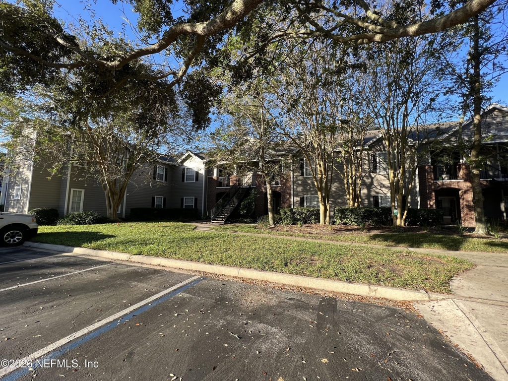 10000 Gate Parkway - Photo 0