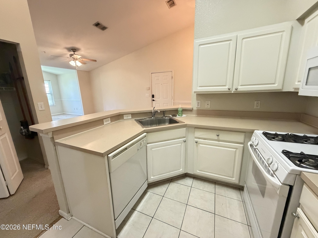 13810 Sutton Park Drive N - Photo 5