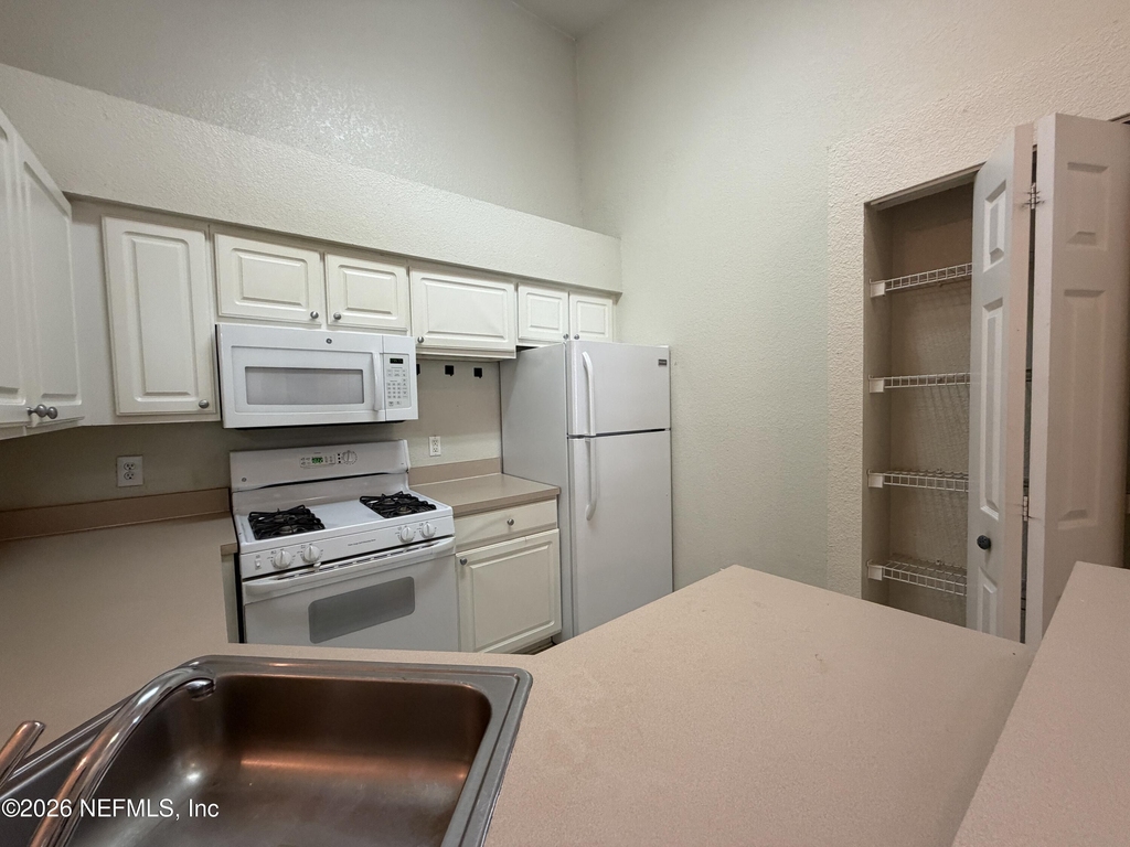 13810 Sutton Park Drive N - Photo 7