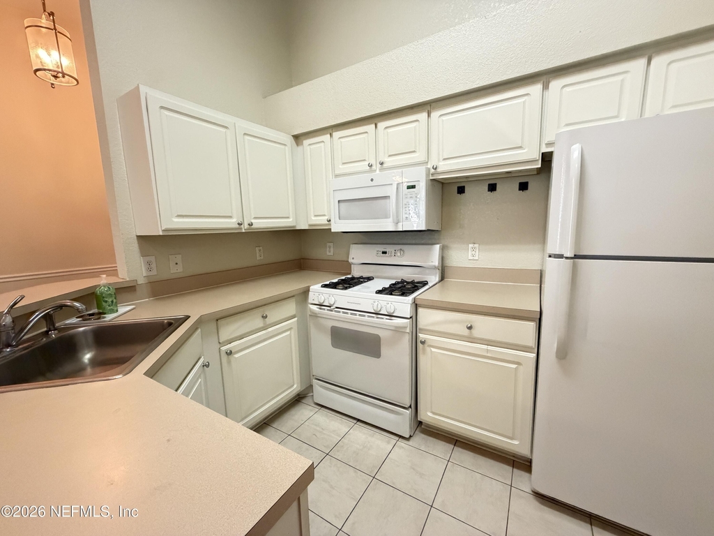 13810 Sutton Park Drive N - Photo 6