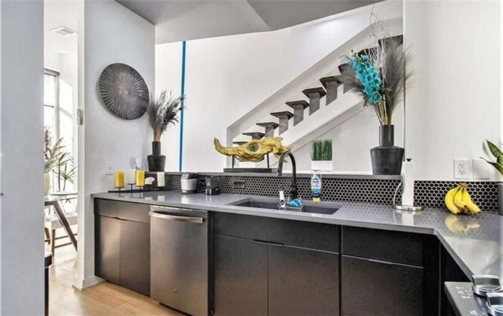 752 Moreland Avenue - Photo 3