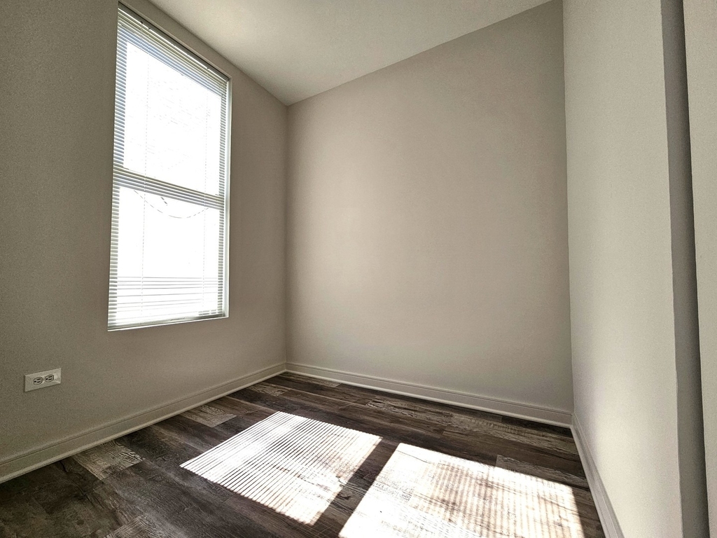 2216 W 21st Place - Photo 2