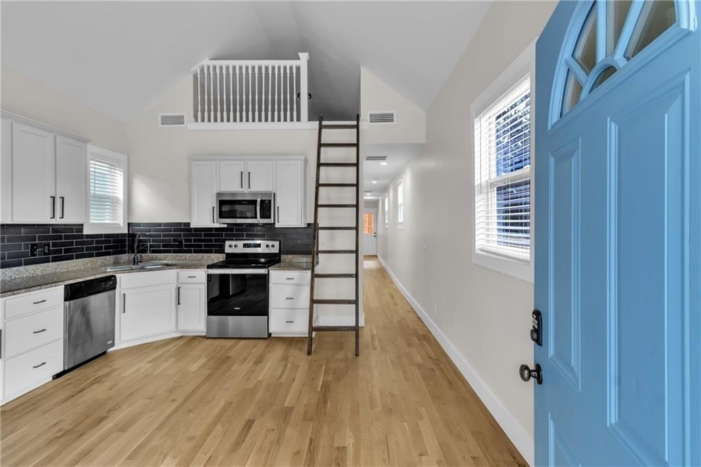 575 Martin Street Se - Photo 3