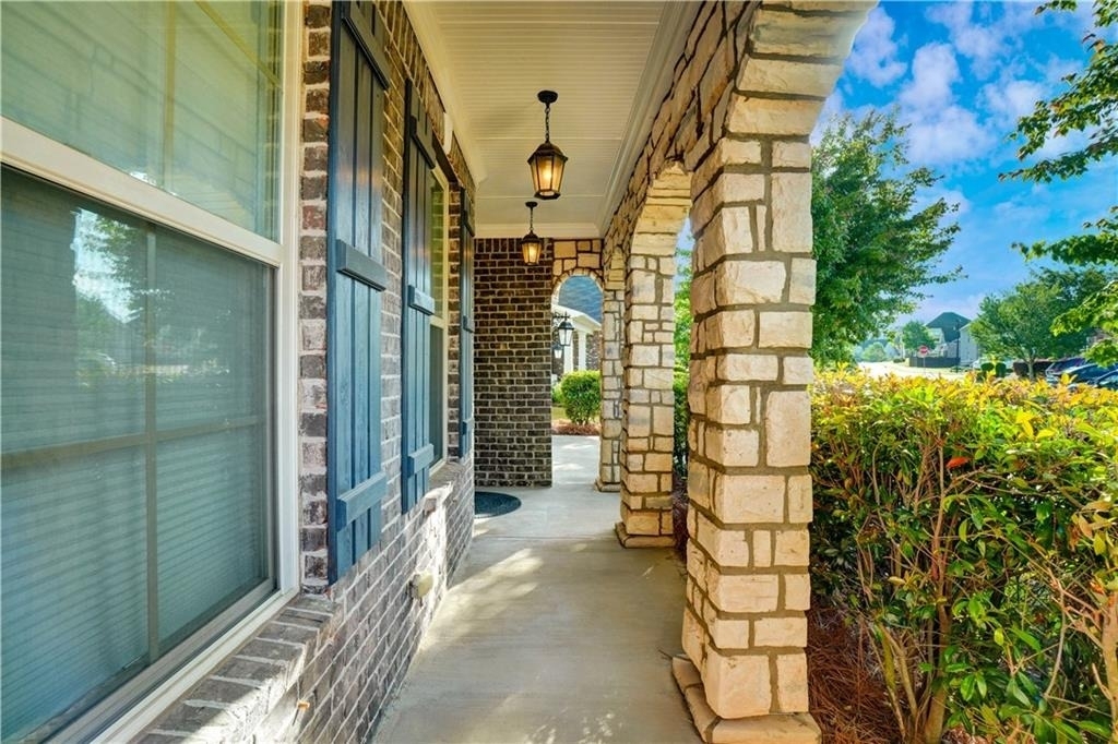 633 Leland Parkway - Photo 2