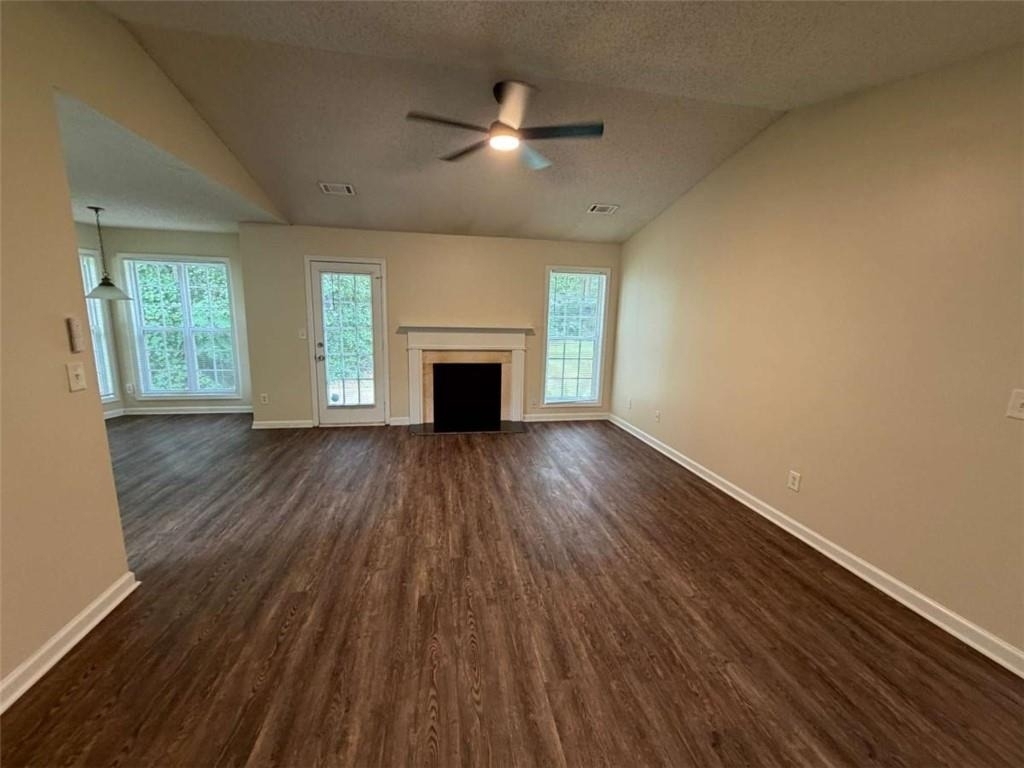211 Ravenwood Court - Photo 2