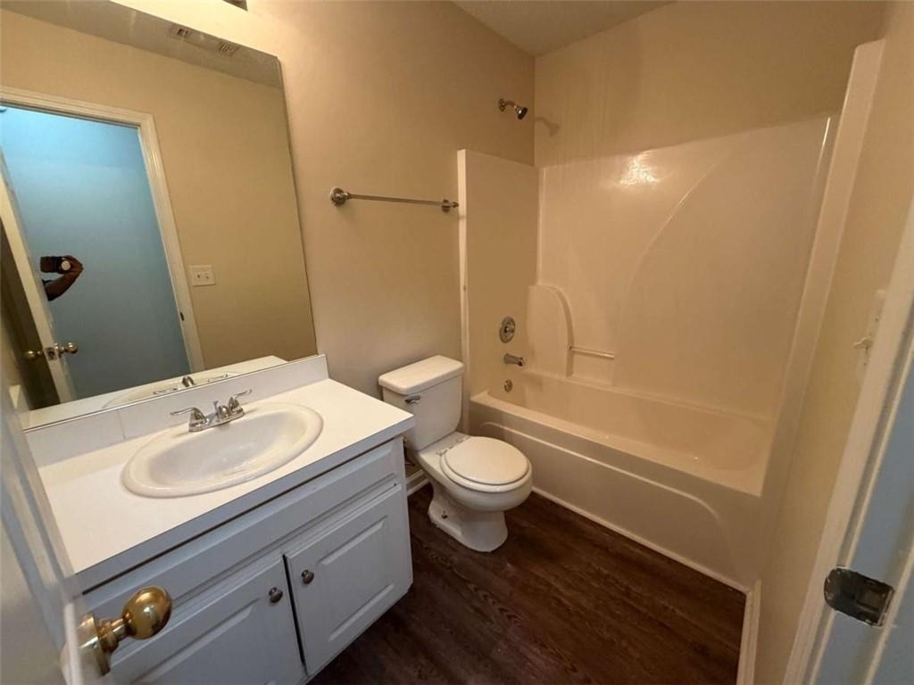 211 Ravenwood Court - Photo 8