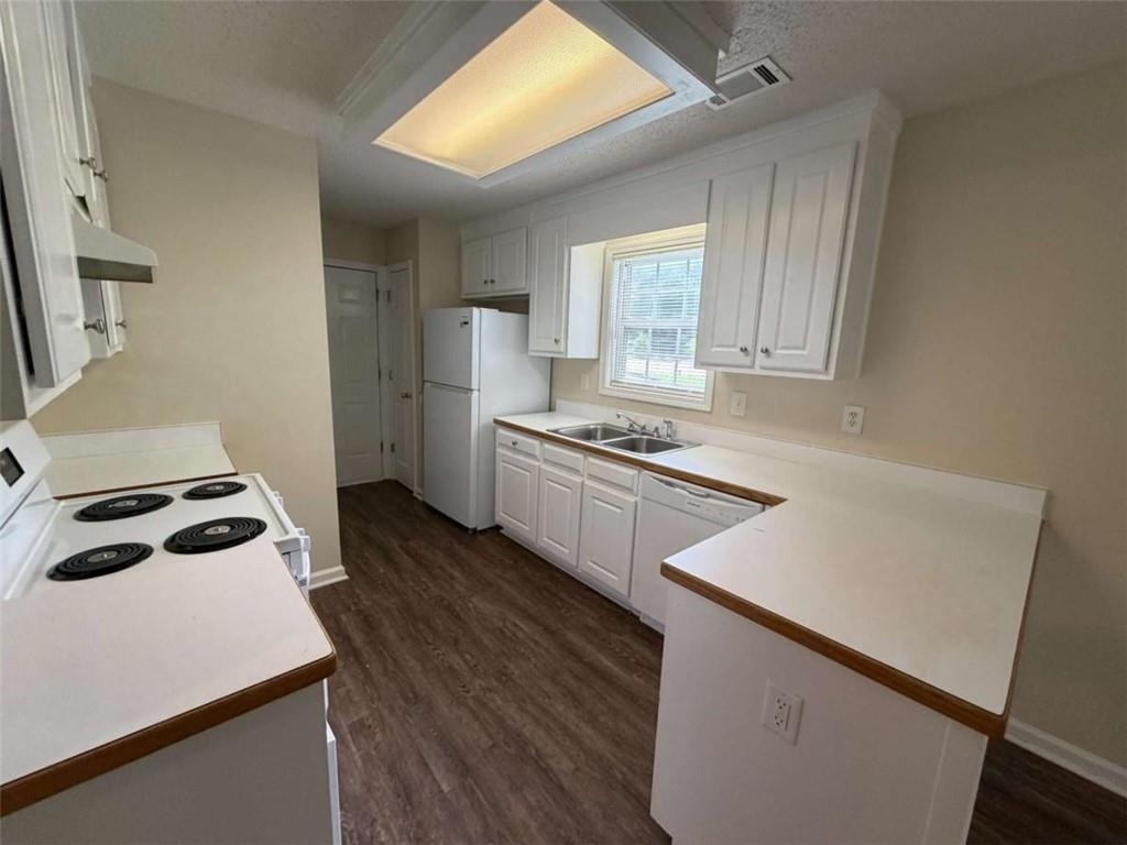 211 Ravenwood Court - Photo 5