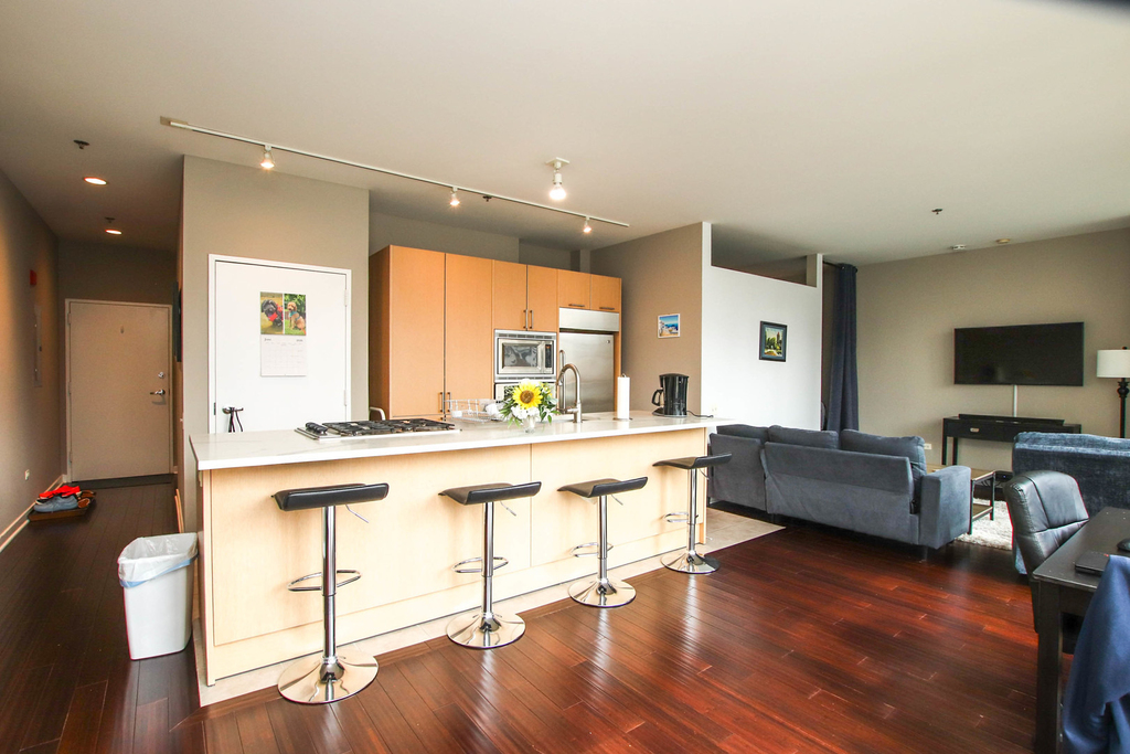 653 N Kingsbury Street - Photo 1